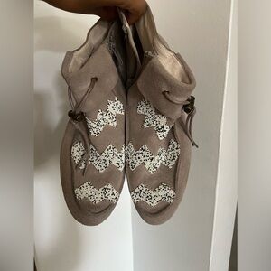 House of Harlow moccasin size 9